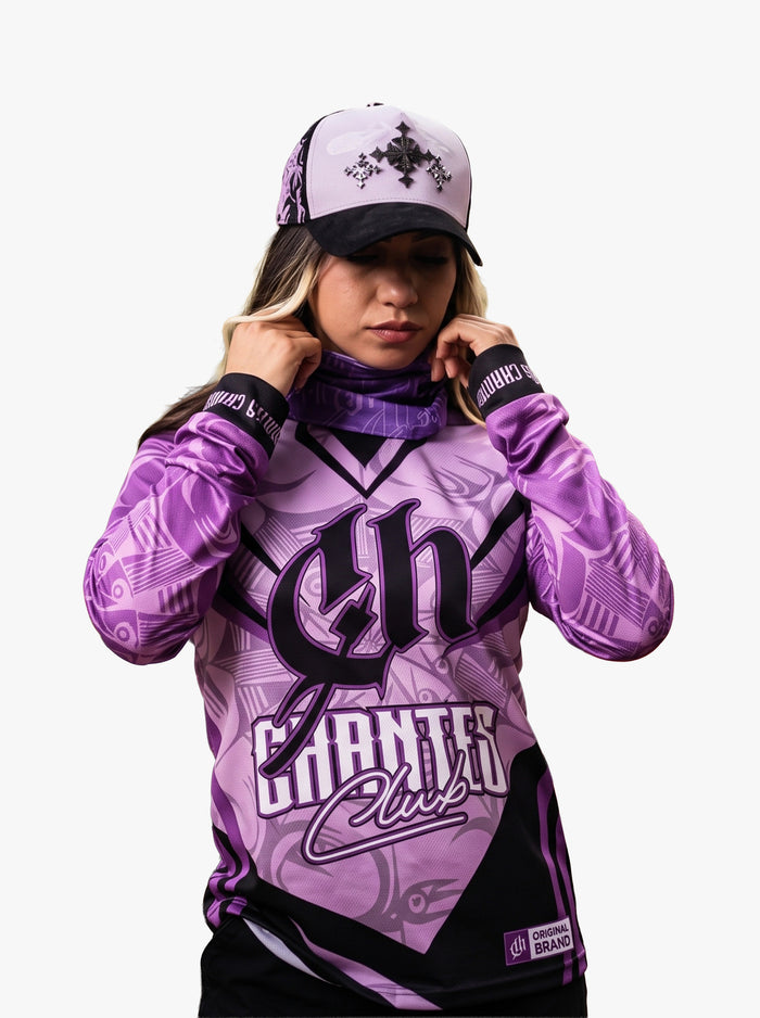 Jersey Chantes Club para mujer puesta en modelo
